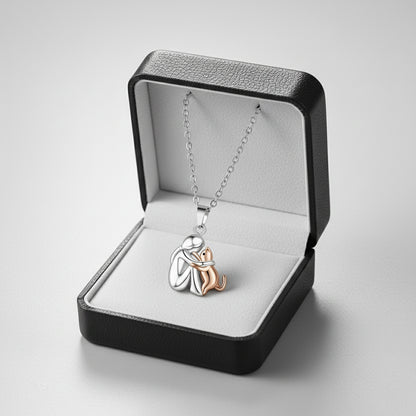 Smulan™ – Kärleksfullt halsband med kvinna och katt